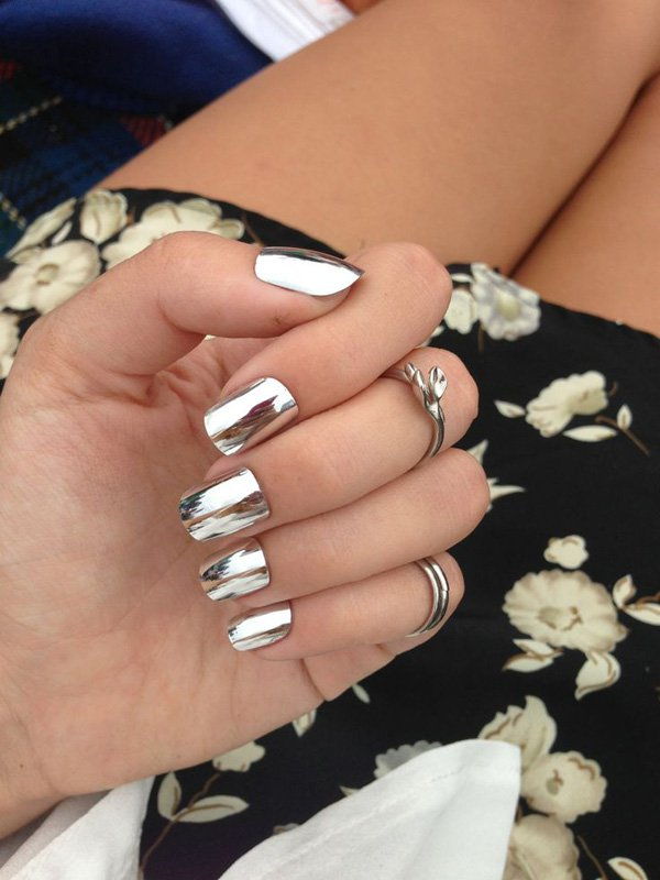 metalinis nails