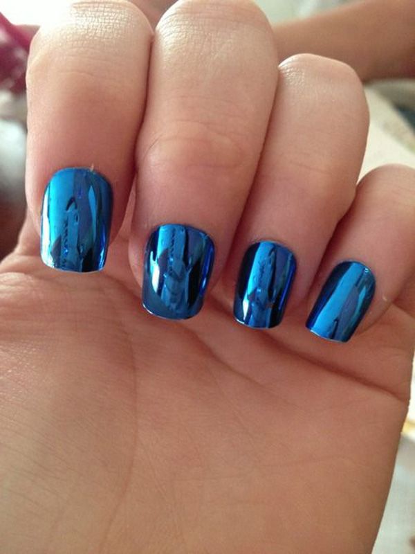 kék metallic nails