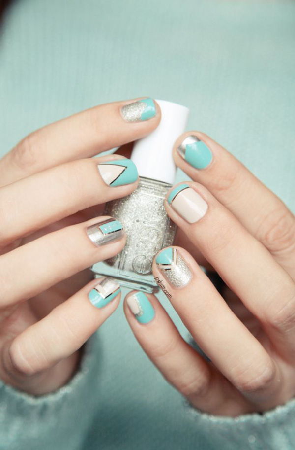 Mėlyna and White Metallic Nails