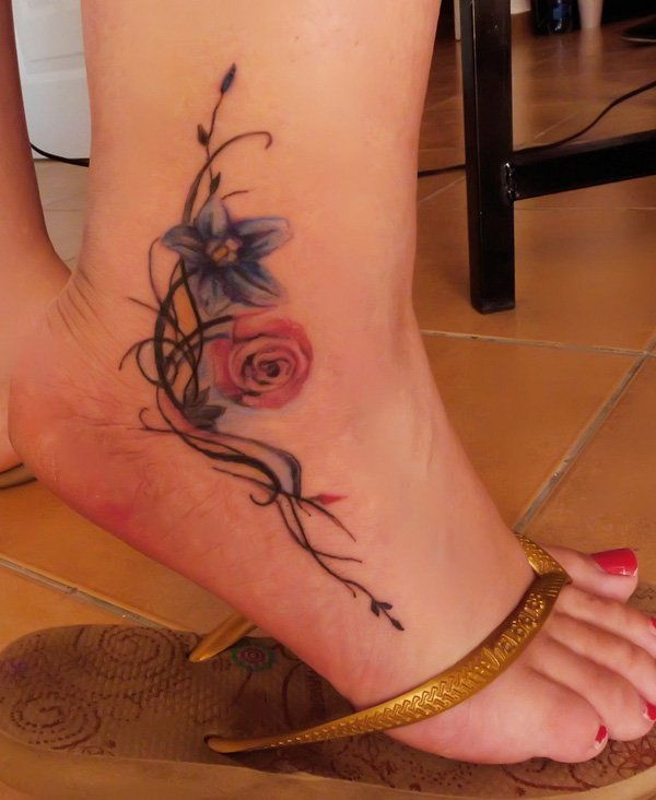 60 + Tattoo za gležnje za ženske
