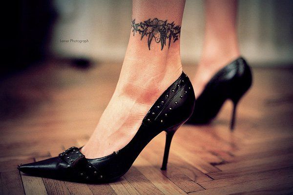 60 + moteriškos tatuiruotės ant šaknų