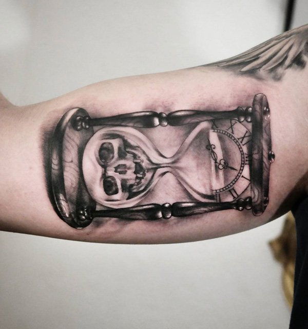 60 Hourglass Tattoo Ideje