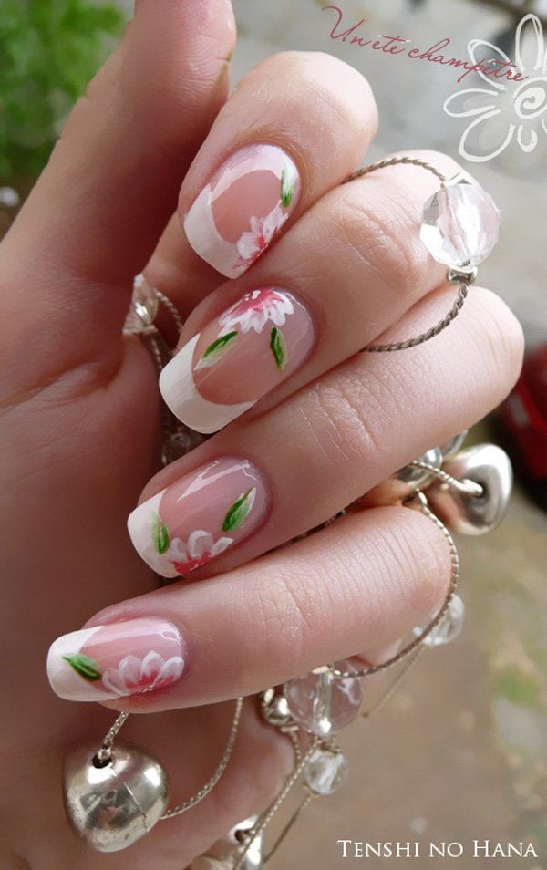 30 French manicure flower design