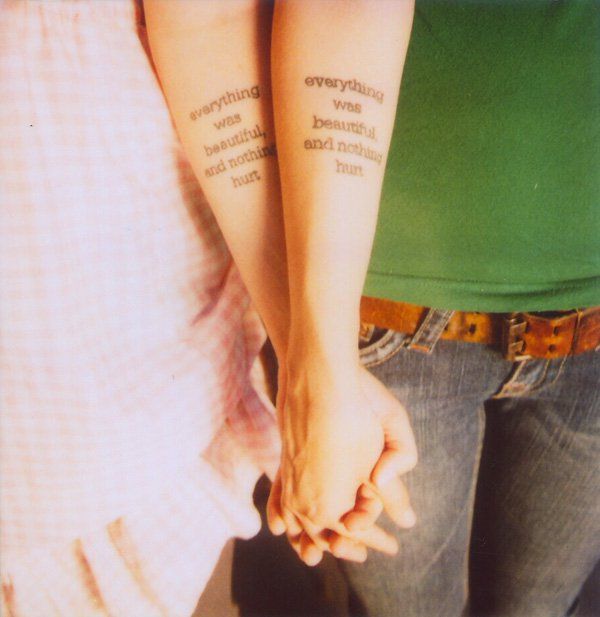 idézet matching tattoos on forearms of the couple