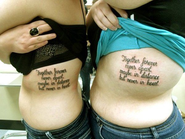 Szerető matching quotes on sides of the couple