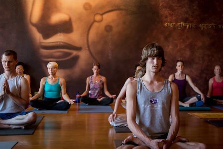 8 Osnovna Patanjali joga sutra za začetnike | Styles At Life