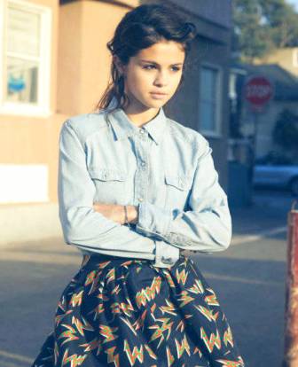 8 poze cu Selena Gomez fără machiaj Stiluri de viață
