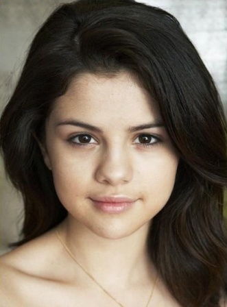 8 Pictures Of Selena Gomez Without Makeup | Styles At Life