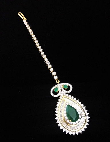 Diamond with Green Emerald MaangTikka