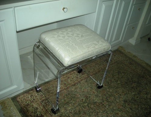 Akrilas bathroom paded chairs with wheels