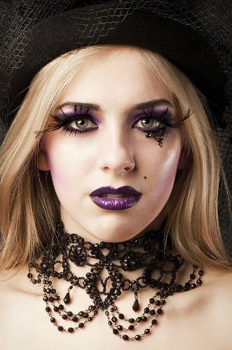 9 Best Emo Makeup Looks | Styles At Life