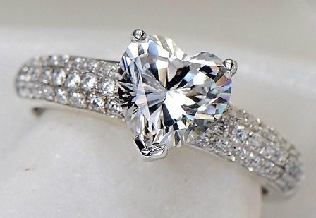 Szív Shaped 2- Carat Diamond Ring