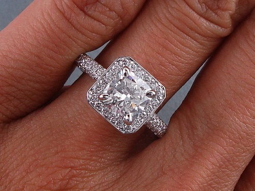 Párna shaped 2- Carat Diamond Ring