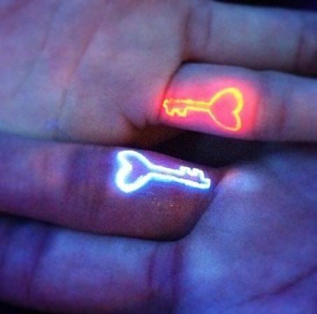 Elképesztő UV Light Tattoo Designs
