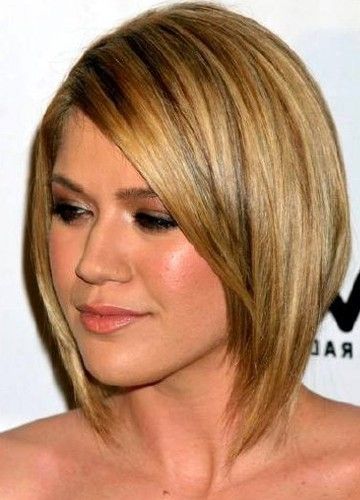 9 Cute Short Haircuts for Round Shaped Faces | Styles At Life