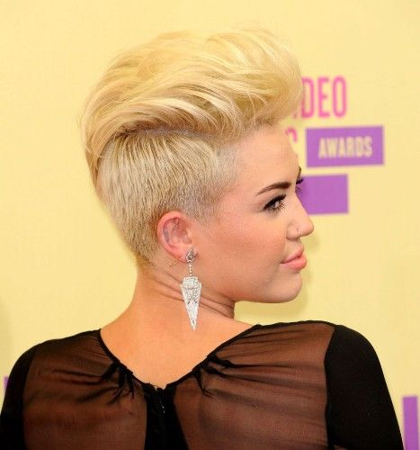 9 Cute Short Haircuts for Round Shaped Faces | Styles At Life