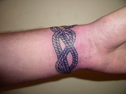 Kötél around the wrist tattoo