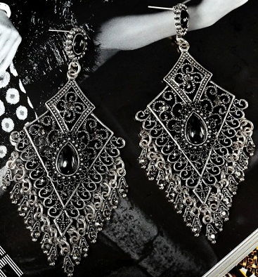 black-chandelier-earring9