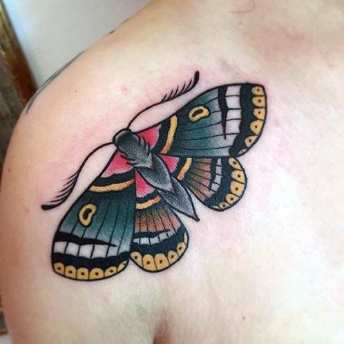 Tradicinis Moth Tattoo Design