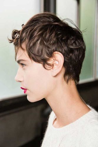 9 Incredible Short Hairstyles for Wavy Hair | Styles At Life