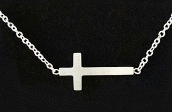 Lateral cross necklace