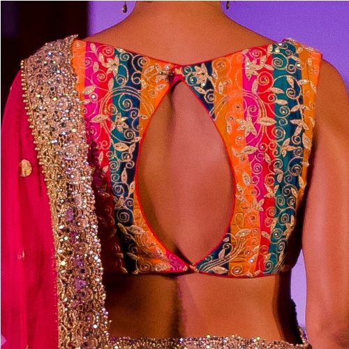 Saree Blouse Back Neck Designs-Mid Slit Blouse 2