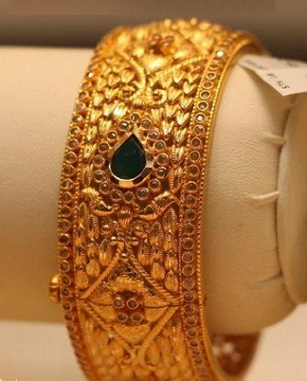 emerald-studded-temple-bangles