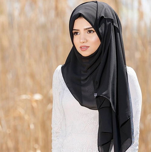Side-Pinned Turkish Hijab Style