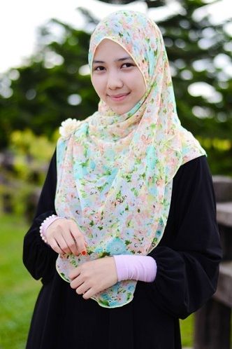Prsni koš Covering Turkish Hijab Style