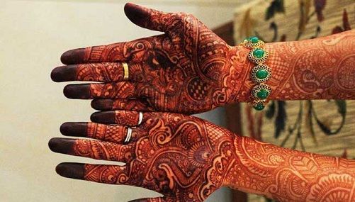 9 Modern and Attractive Red Cone Mehndi Designs | Styles At Life