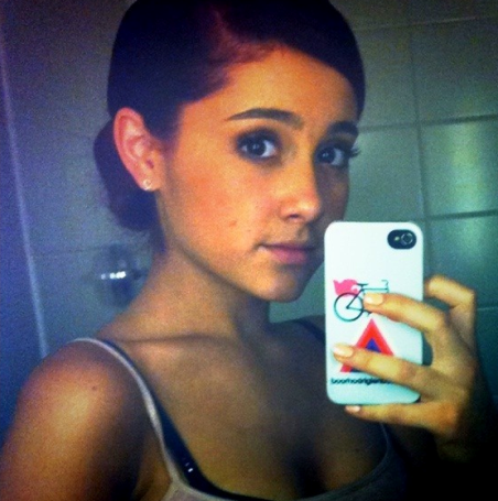 Ariana grande without makeup3