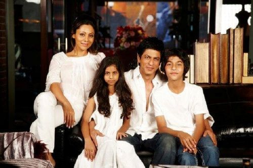 9 Pictures of Gauri Khan with and without Makeup | Styles At Life