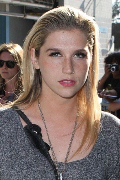9 Pictures of Kesha with and without Makeup | Styles At Life