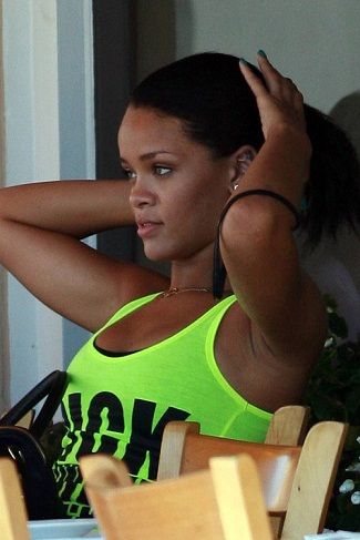 Rihanna without makeup7