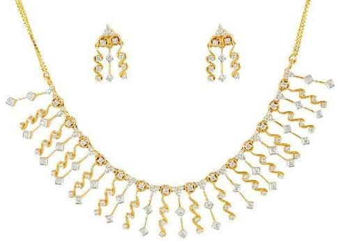 a-gold-and-diamond-necklace-set-2