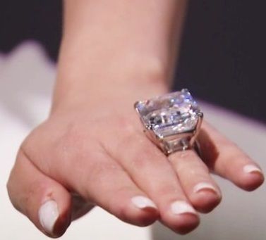 100 Carat Huge Diamond Ring