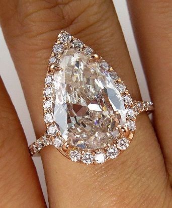 Didelis Pear Shape Diamond Ring