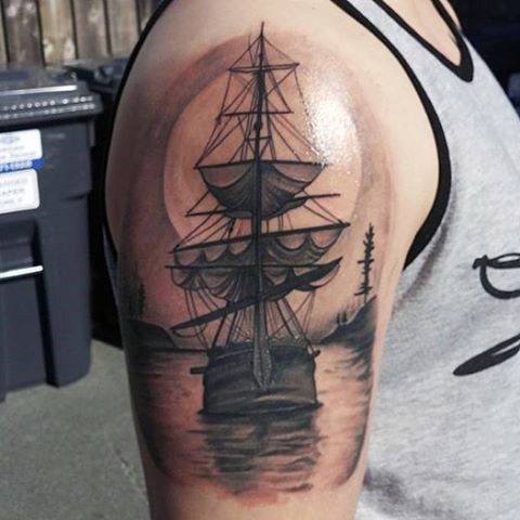 Braţ Ship Tattoo