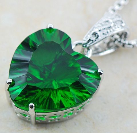 Imituoti emerald pendant