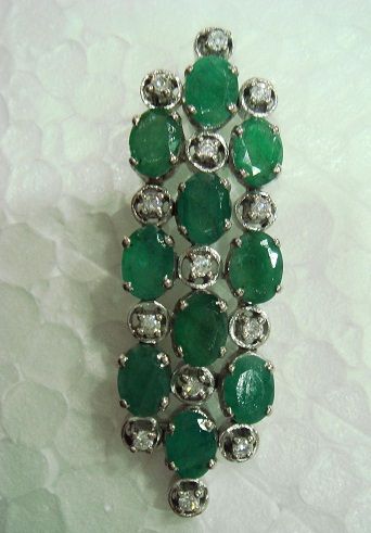Multi stone emerald pendant