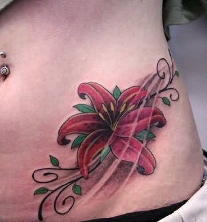 Moteriškas flower style tattoo