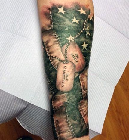 Spalvotas dog tag tattoo on leg