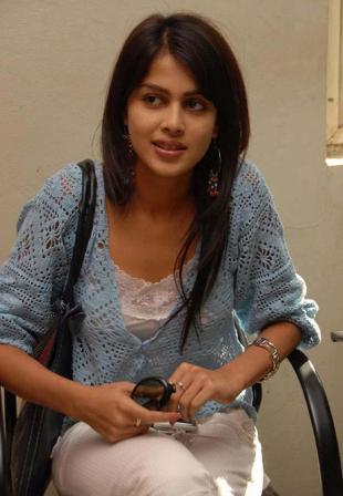9 Unseen Pictures of Genelia D’souza Without Makeup | Styles At Life