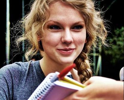 9 láthatatlan képek Taylor Swift smink nélkül | Stílusok az életben