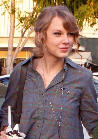 9 nematomos nuotraukos Taylor Swift be makiažo Stiliai gyvenime