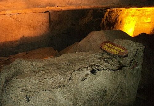 Stebuklai of Belum Caves -Saint Bed