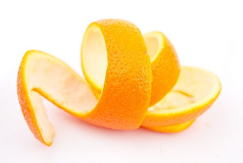 Lasje Care Tips for Oily Hair -Applying Orange Peels