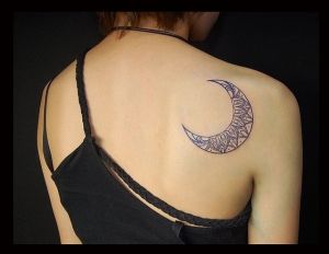 blue-ink-crescent-moon-tattoo-on-right-back-shoulder
