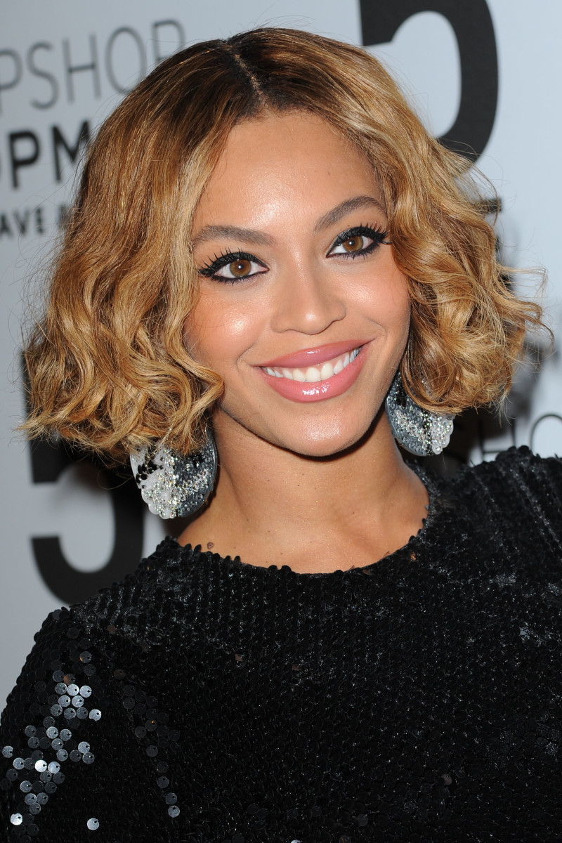 Celebrity Makeup Artist Sir John despre lucrul cu Beyoncé, produsele sale preferate și cele mai bune trucuri de machiaj