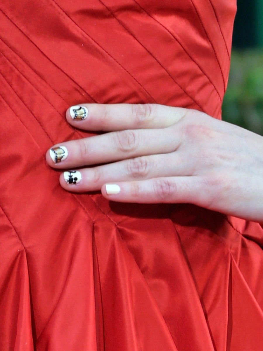 Zooey Deschanel - Golden Globes 2013 nails